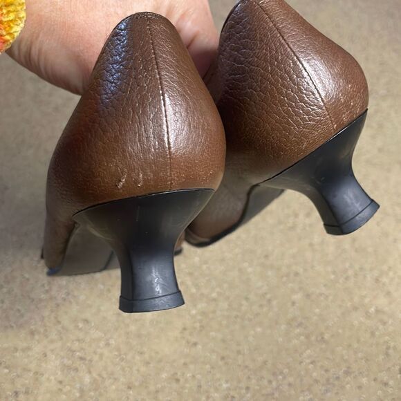 Stuart Weitzman Brown Pebbled Leather Square Toe Kitten Heel Low Heels sz 8N - Picture 10 of 11